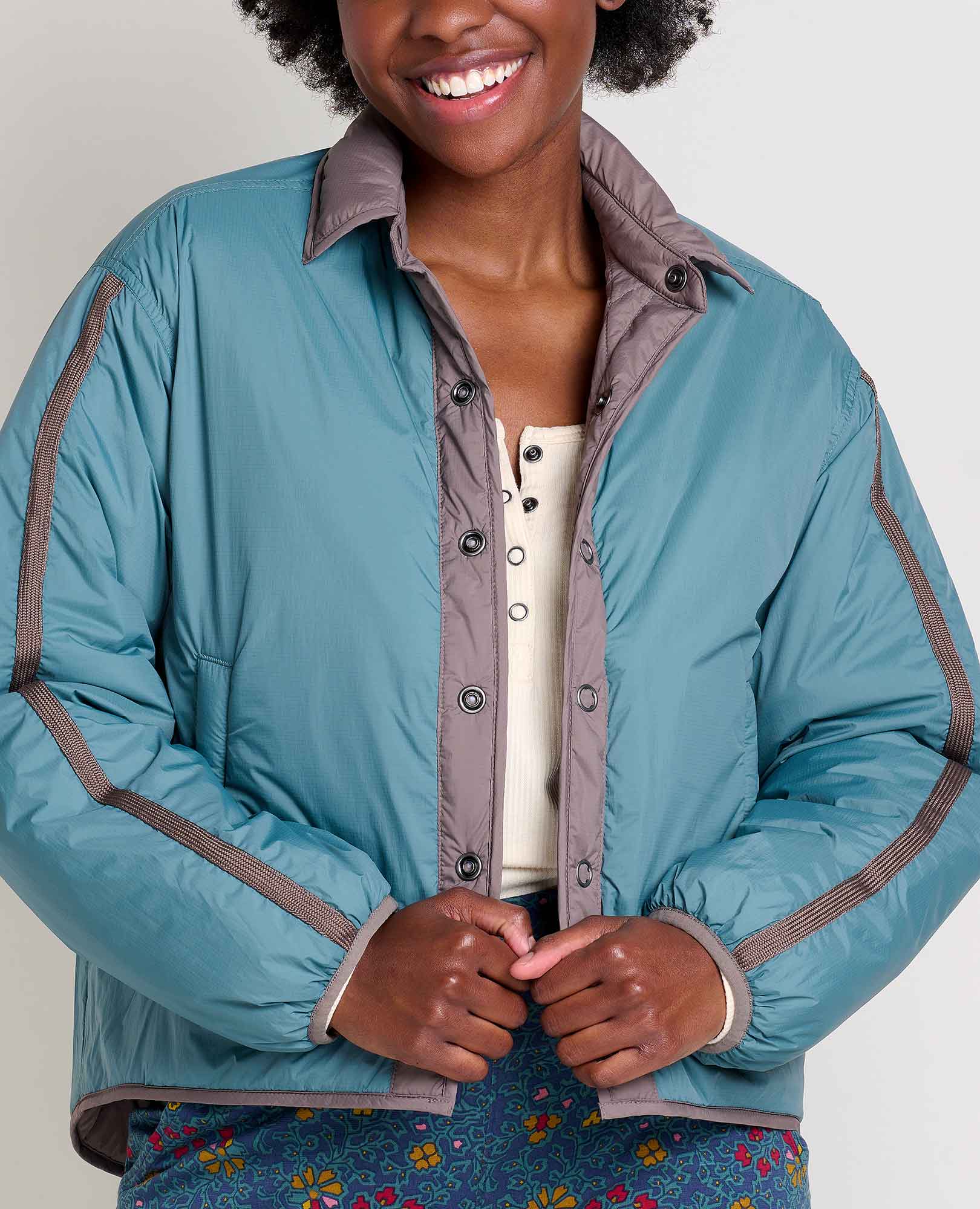 Women's Roame Reversible Jacket - Image 4